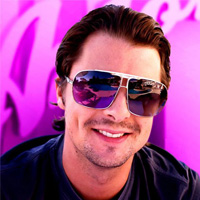 Biography Axwell