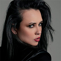 Biography Mariana BO