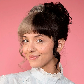 Biography Melanie Martinez