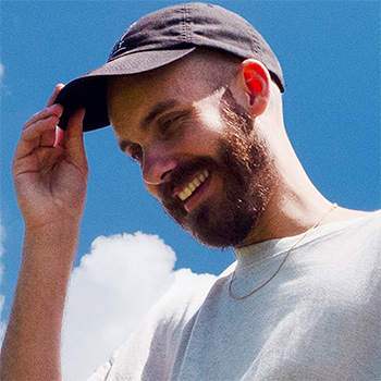 Biography San Holo