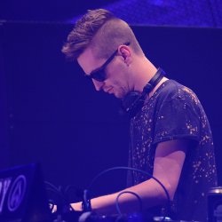 Cover Robin Schulz - Love Me A Little