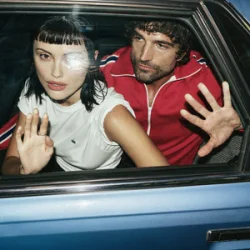 Cover Pamela. - Skin Contact